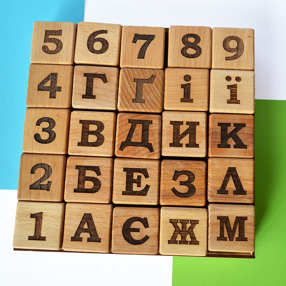 Игра 25 букв. Деревянные кубики ( 25 штук). Деревянный кубик с цифрой 4.