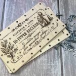 Коробочка для грошей на болтах у розібраному вигляді з кріпленнями