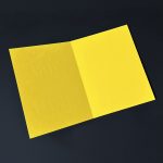 Відкрита листівка мамі: жовта картонна підкладинка з місцем для кількох рядків від руки